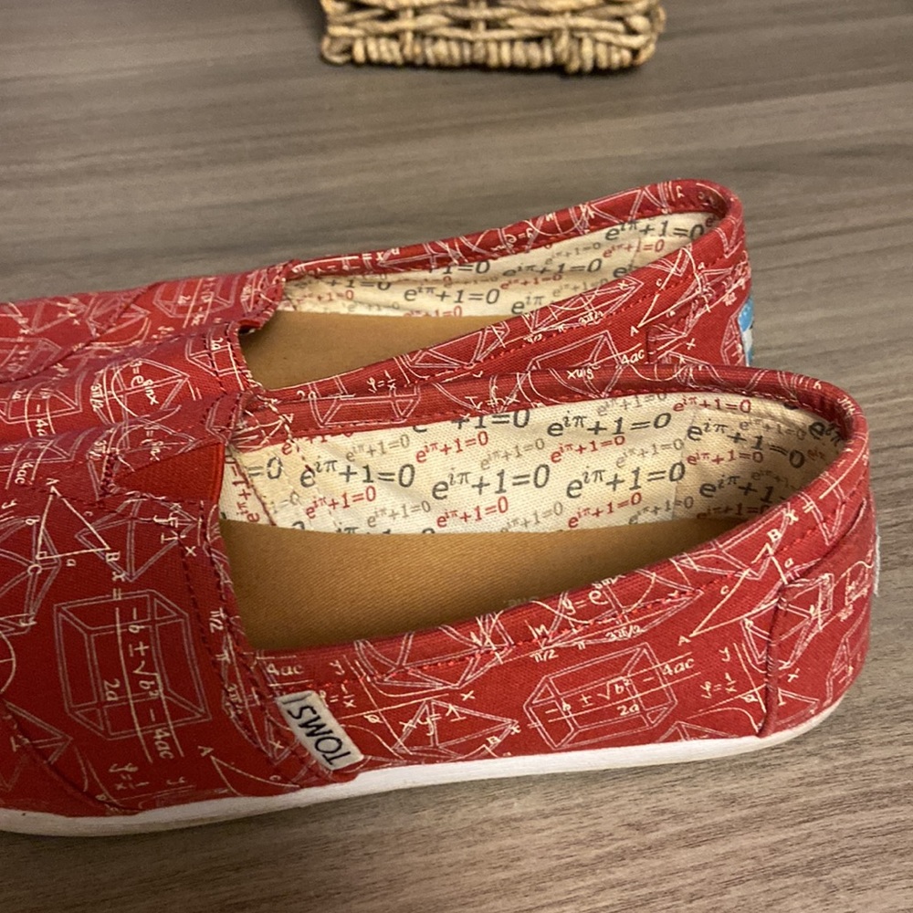 TOMS shoes size 6.5 - Picture 4 of 4